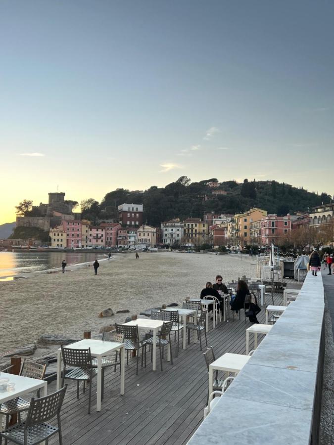 La Torretta A San Terenzo Hotel Леричи Екстериор снимка