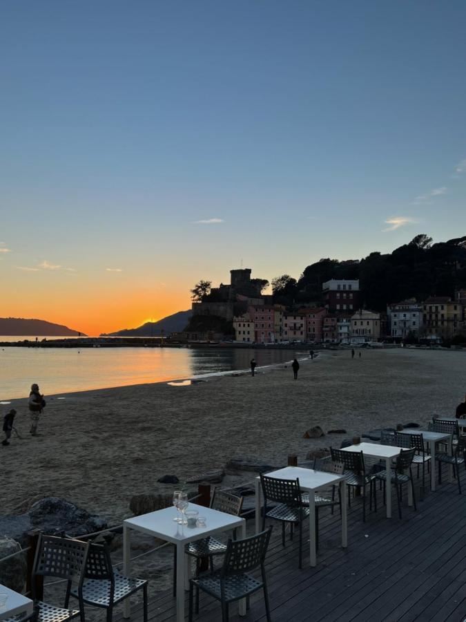 La Torretta A San Terenzo Hotel Леричи Екстериор снимка